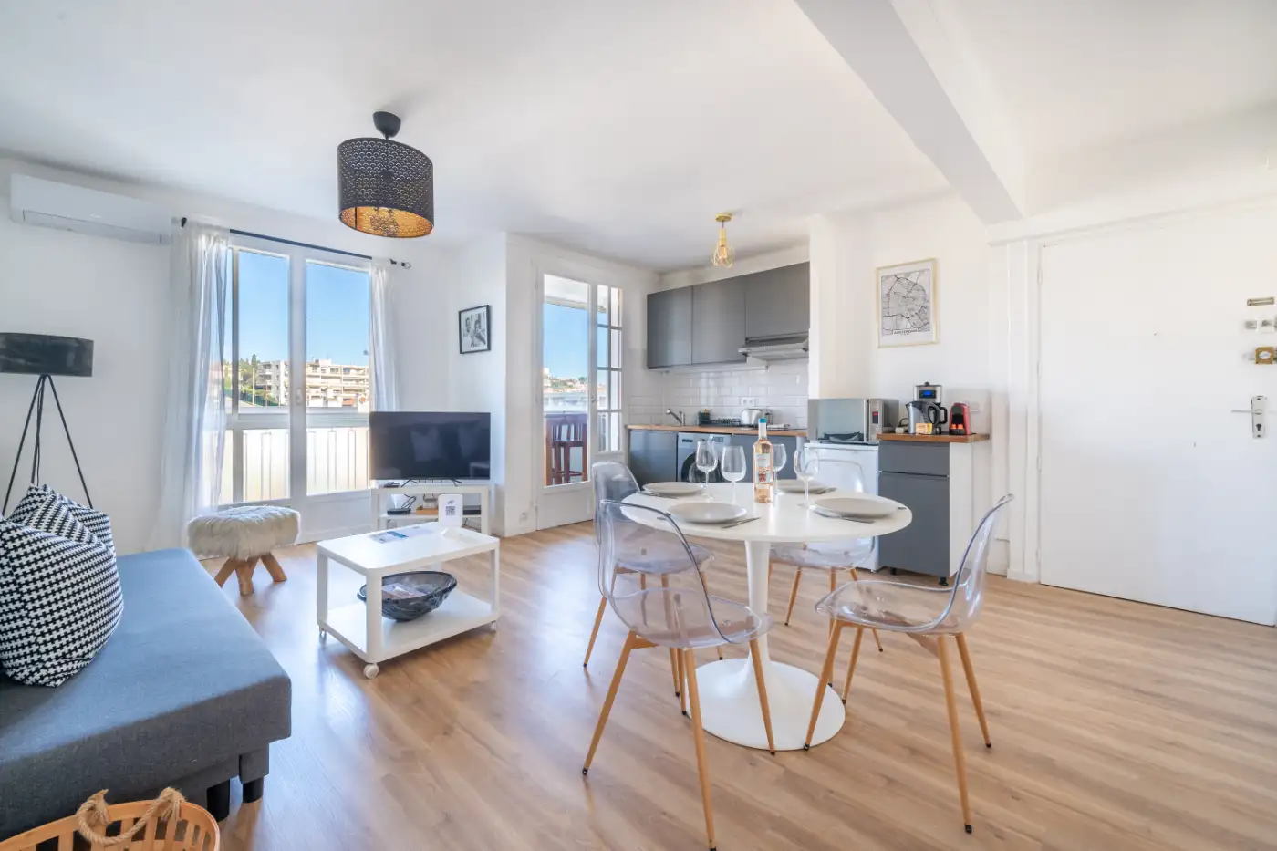 Accueil 87 Séjour d'un appartement à Cagnes-sur-Mer préparé pour les voyageurs